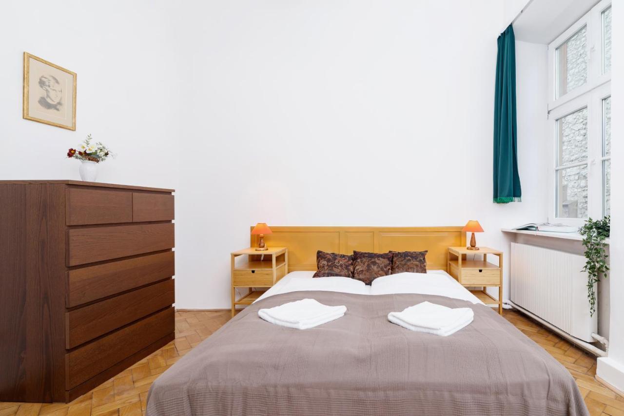 Apartment Pijarska Krakow By Noclegi Renters Luaran gambar