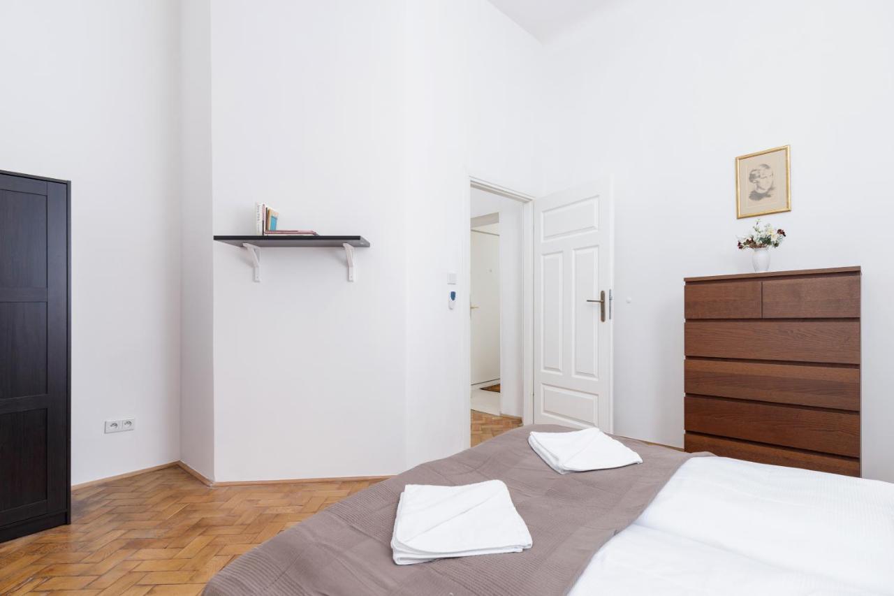 Apartment Pijarska Krakow By Noclegi Renters Luaran gambar